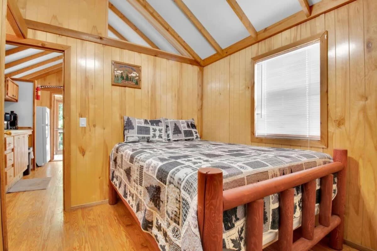 Charming Log Cabin In 布卢明顿 外观 照片
